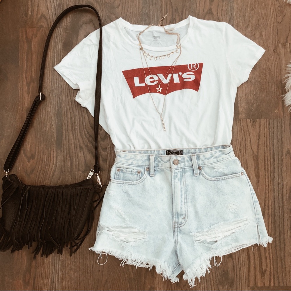 Levi’s white T-shirt